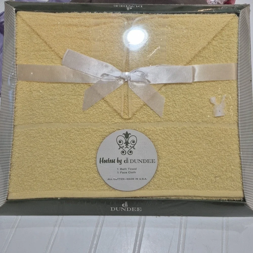 New Vintage Dundee Towel Gift Set Yellow/Lemon NOS Bath Towel & Face Cloth